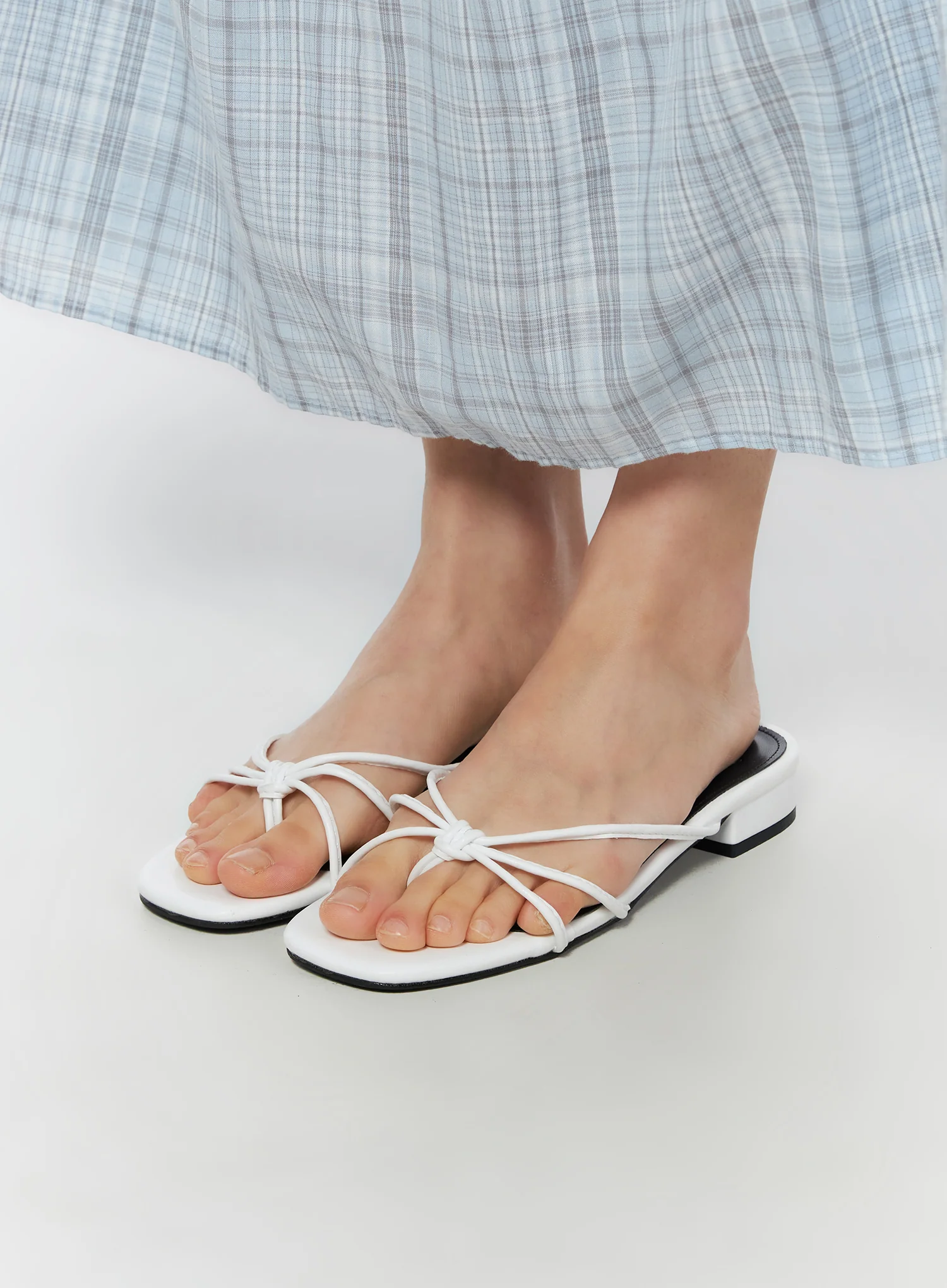 Twist Strap Sandals IU519 - Image 3