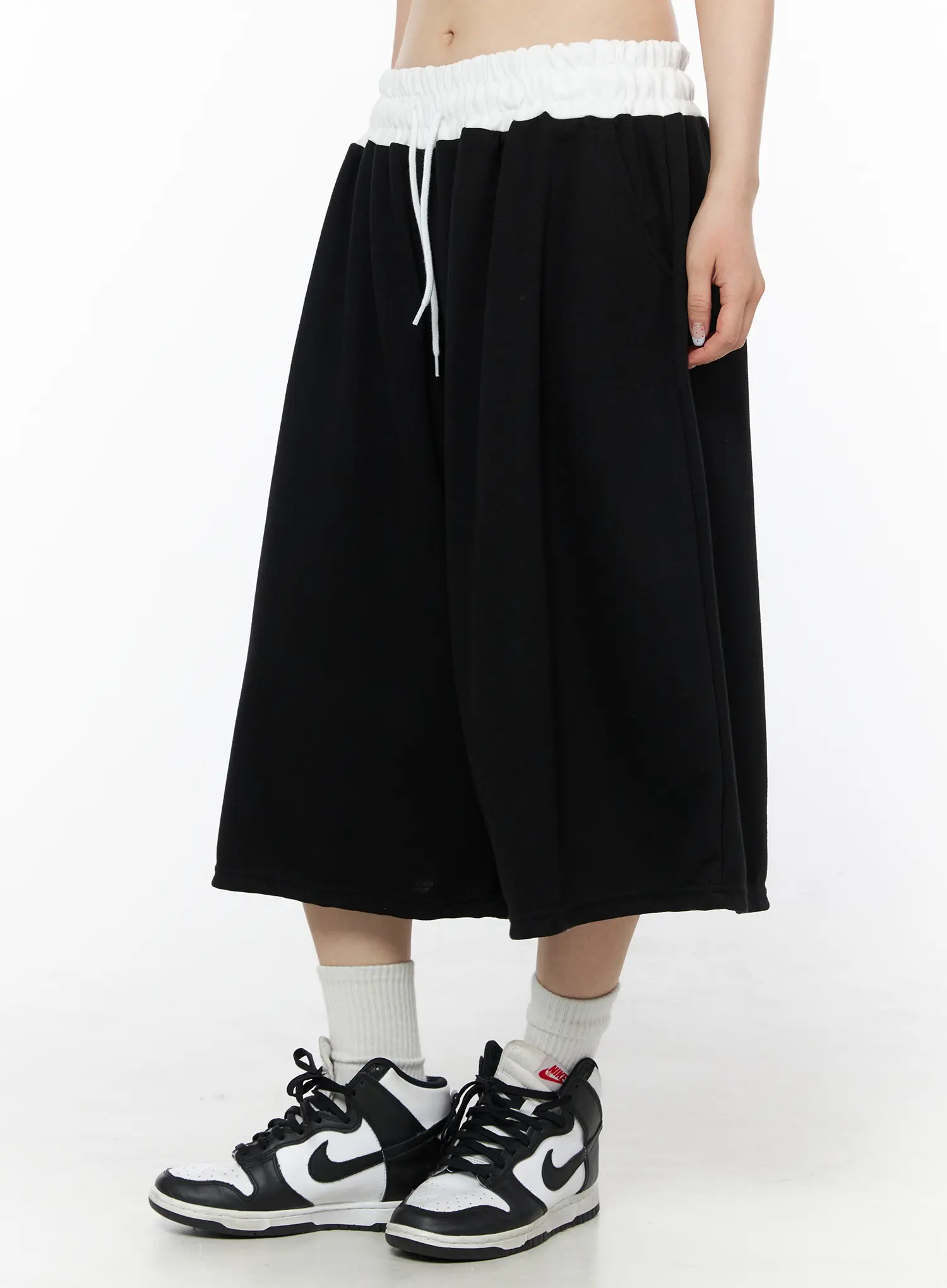 Two-Tone Bermuda Joggers IU515 - Image 4