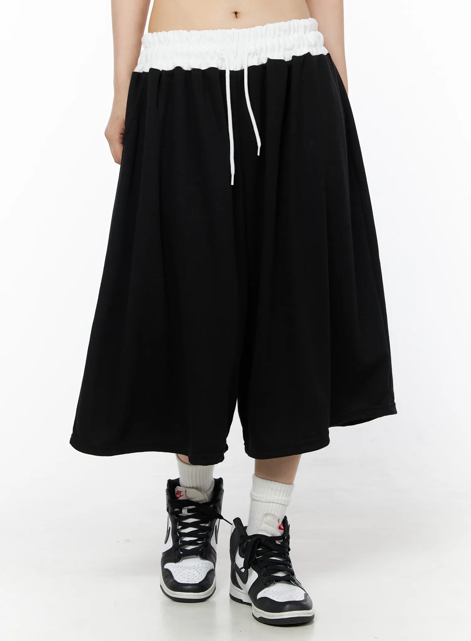 Two-Tone Bermuda Joggers IU515 - Image 8