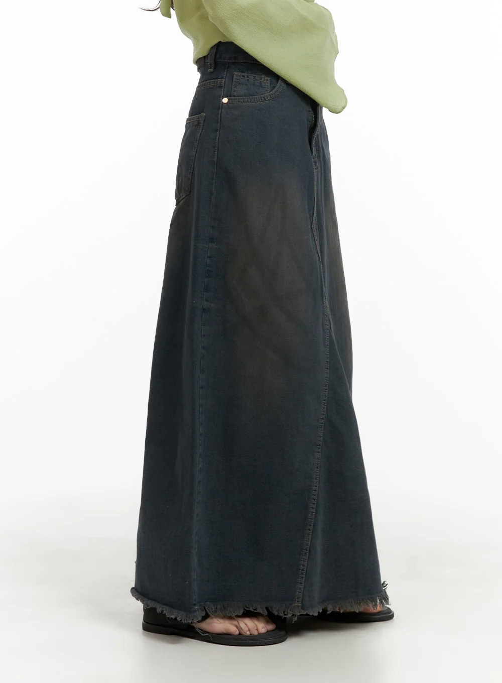 Vintage Rough Hem Denim Maxi Skirt CA403 - Image 4