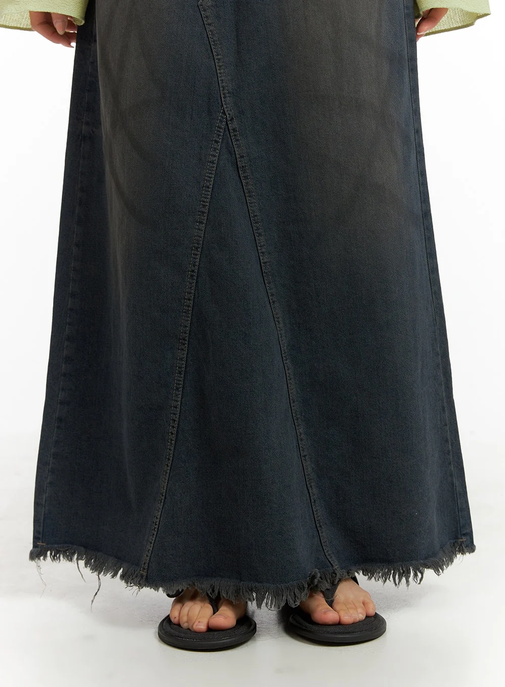 Vintage Rough Hem Denim Maxi Skirt CA403 - Image 5