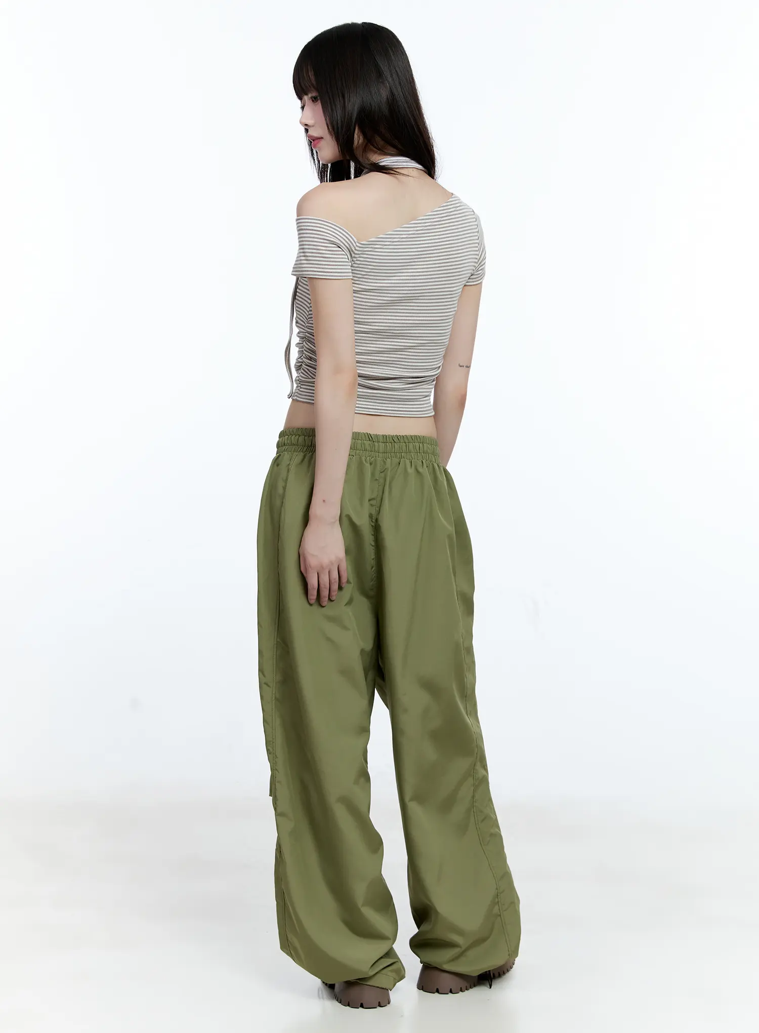Wide-Leg Nylon Pintuck Pants CG507 - Image 5