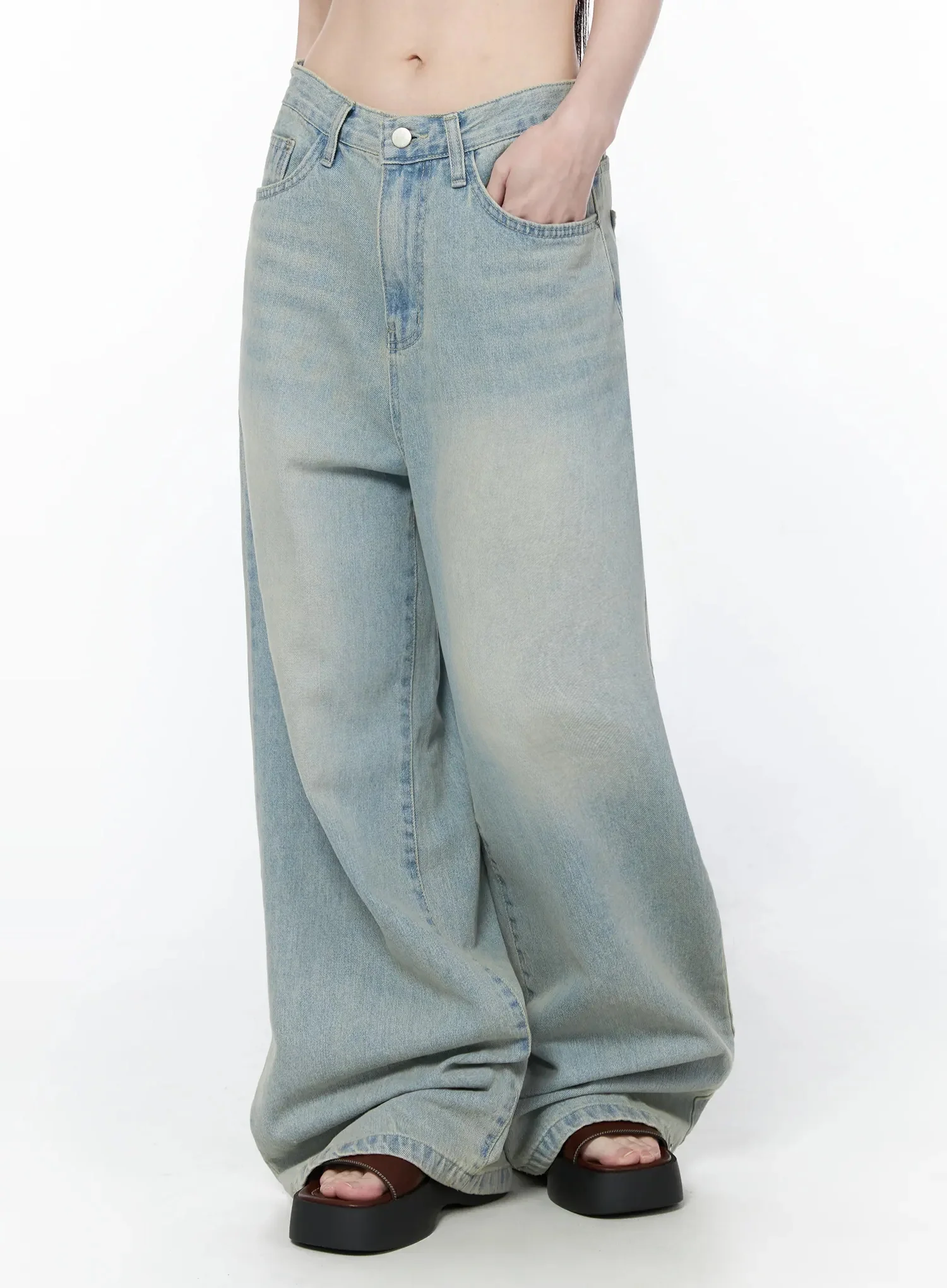 Zion Light Wash Wide-Leg Jeans IY514 - Image 9