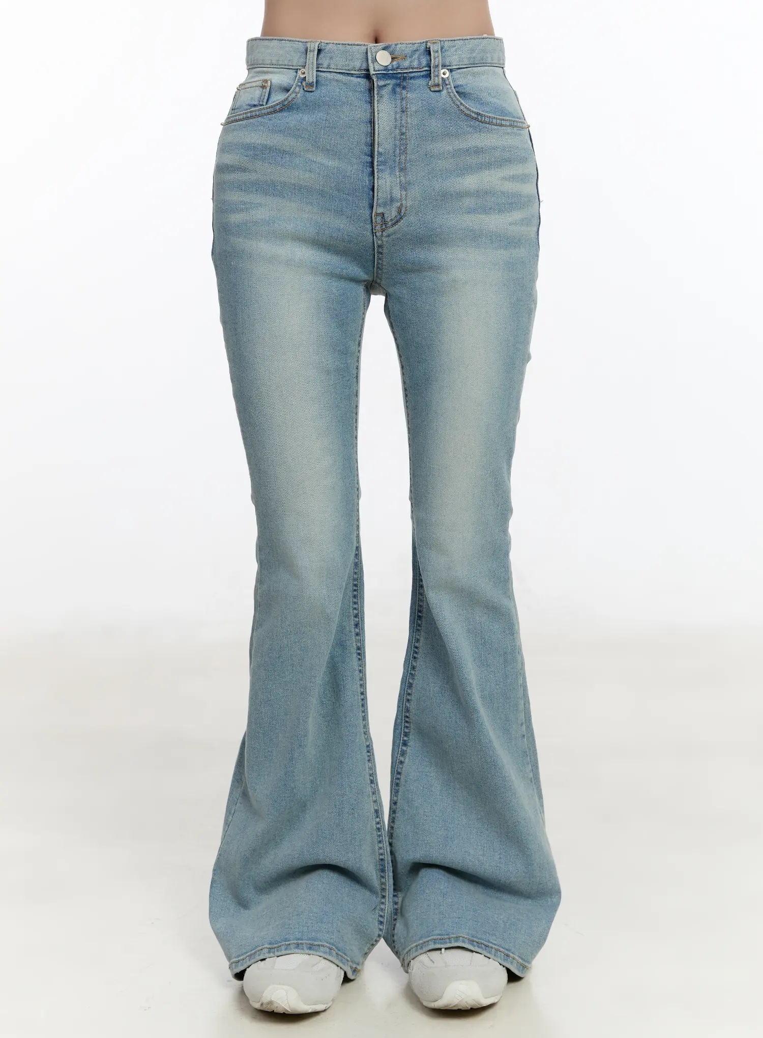 Zoya Classic Bootcut Jeans CM505
